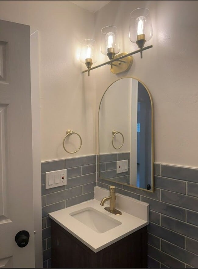 Photo - 804-806 N Fairlawn Cir Unit 806