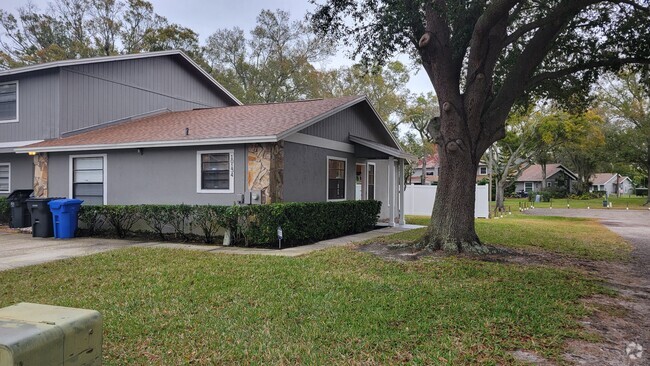 Building Photo - 10134 Lake Oak Cir Rental