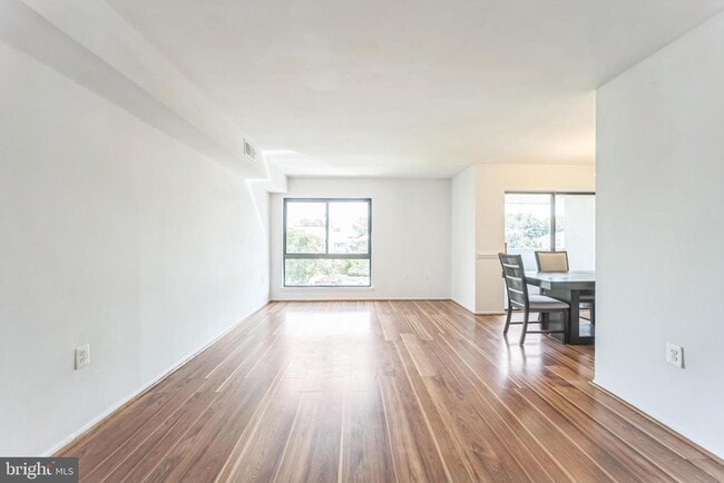 Photo - 5758 Village Green Dr Unit E