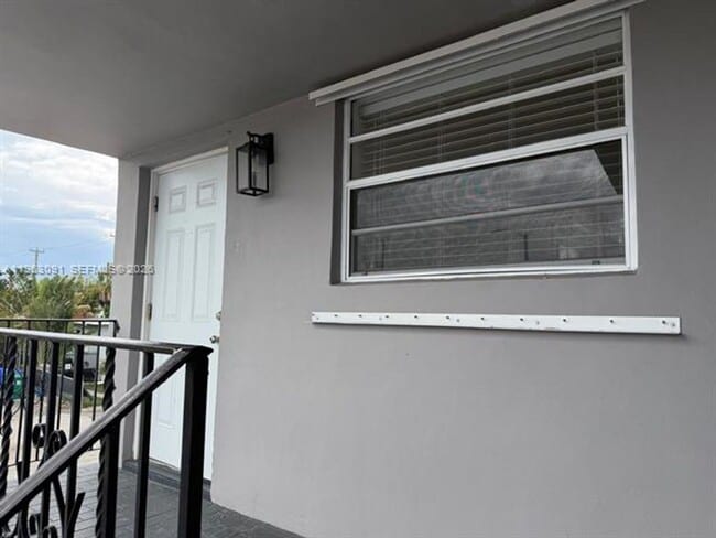 Photo - 4617 NW 2nd Terrace Unidad 4617 NW 2nd Ter # 4619