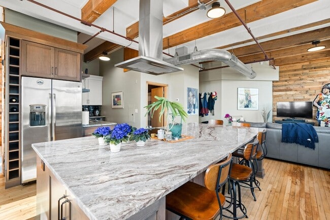 Photo - 215 W Maple St