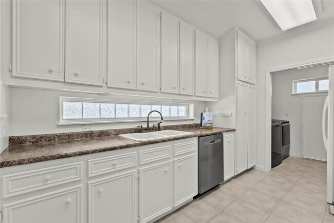 Photo - 933 Bonita Dr