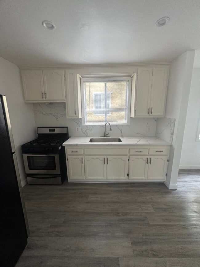 311 S Ave 59 Unit 1