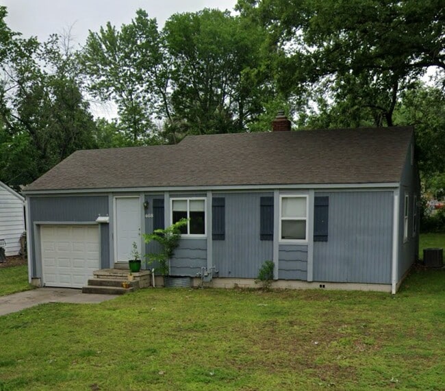 Building Photo - PRE-LEASING FOR APPROVED APPLICANTS! Great...