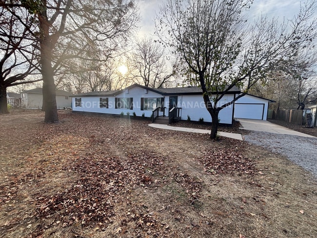 Building Photo - This move-in-ready home truly has it all comfort, function, and thoughtful upgrades throughout! M...