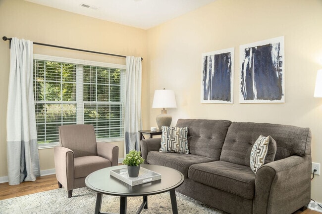 Building Photo - 5799 Fenimore Trail Dr W Rental