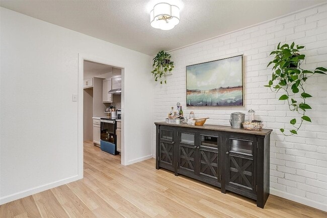 1701 Larkspur Dr