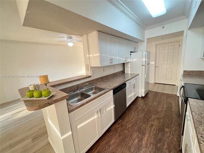 Photo - 101 SW 117th Ave Unidad 7107 Rental