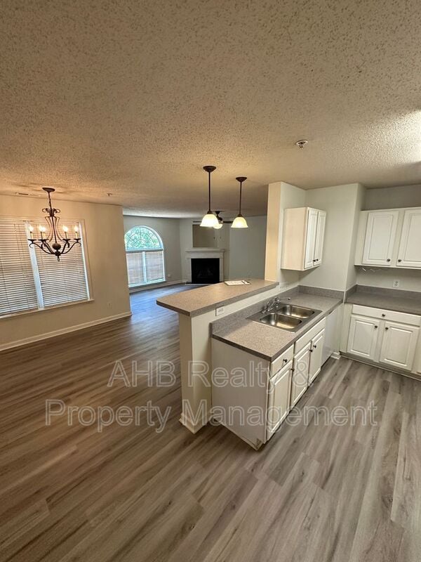 Photo - 3475 Forestdale Dr