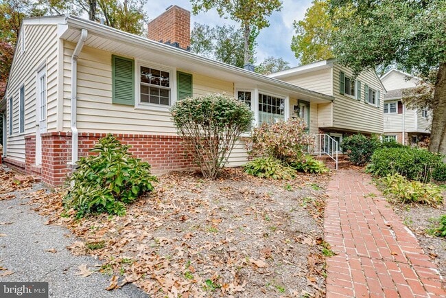 Building Photo - 318 Hollyberry Rd
