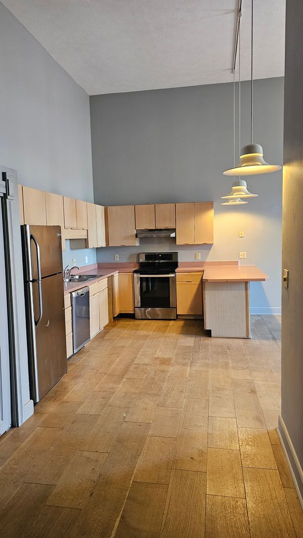 Photo - 2 Months Free — Downtown 2 Bedroom Near IU Unidad B