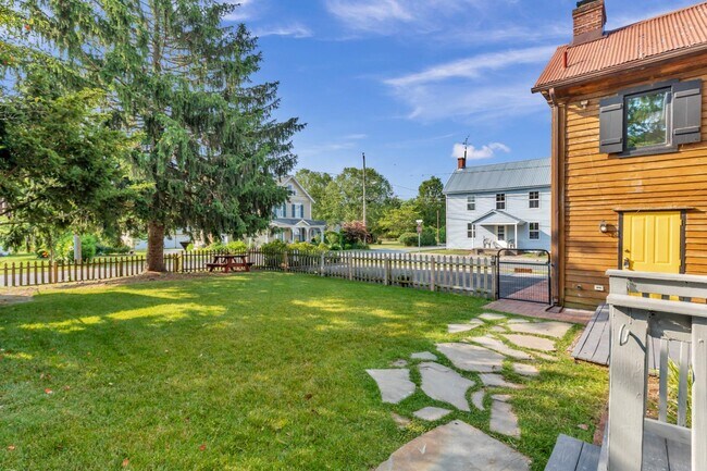 317 Mill St