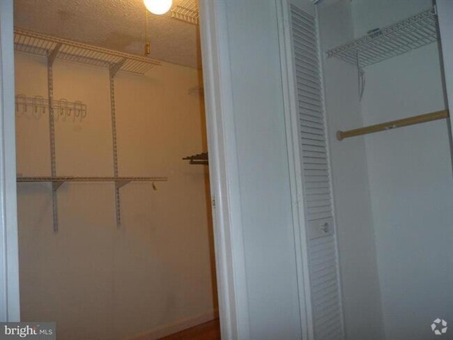 Building Photo - 2 BEDROOM, 2 BATHROOM IN THE MID FLOOR UNIT, Rental