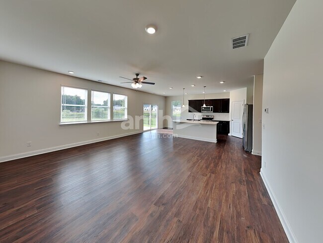 Photo - 838 Carnaby Ln