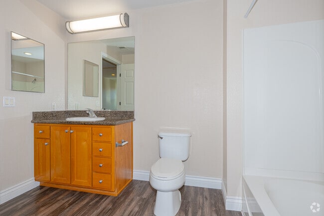 1BR-1BA-709SF-Bathroom