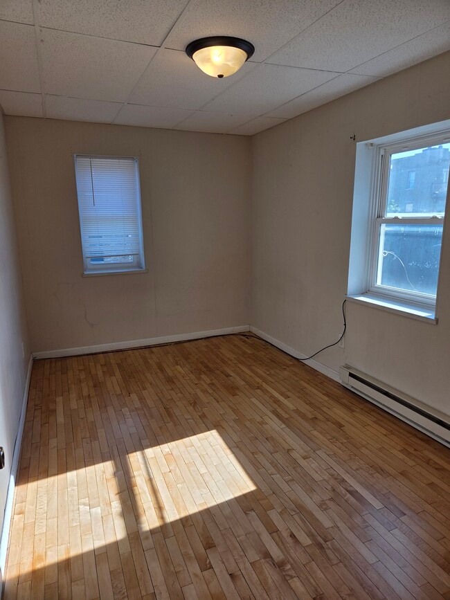 Photo - 528 Broadway St Unit 3