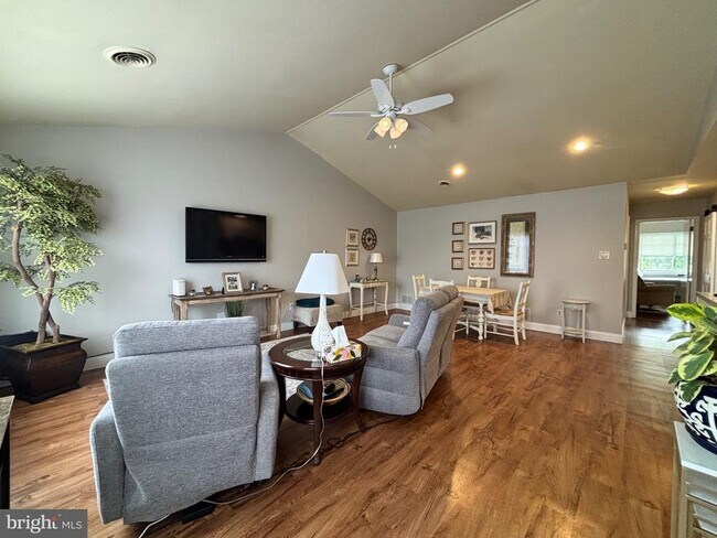 Photo - 711 Wexford Way