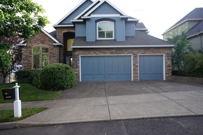 Building Photo - Exquisite NW Portland 4 bedroom with panoramic views