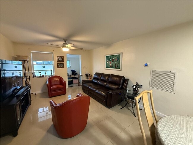 Photo - 710 NE 58th Ct