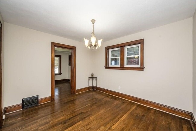 Photo - 5336 Chippewa St