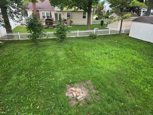 Photo - 7857 Cobdon Ave