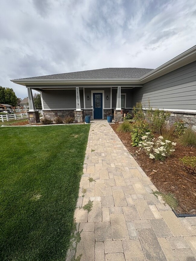 Building Photo - Welcome to your new home in the heart of S...