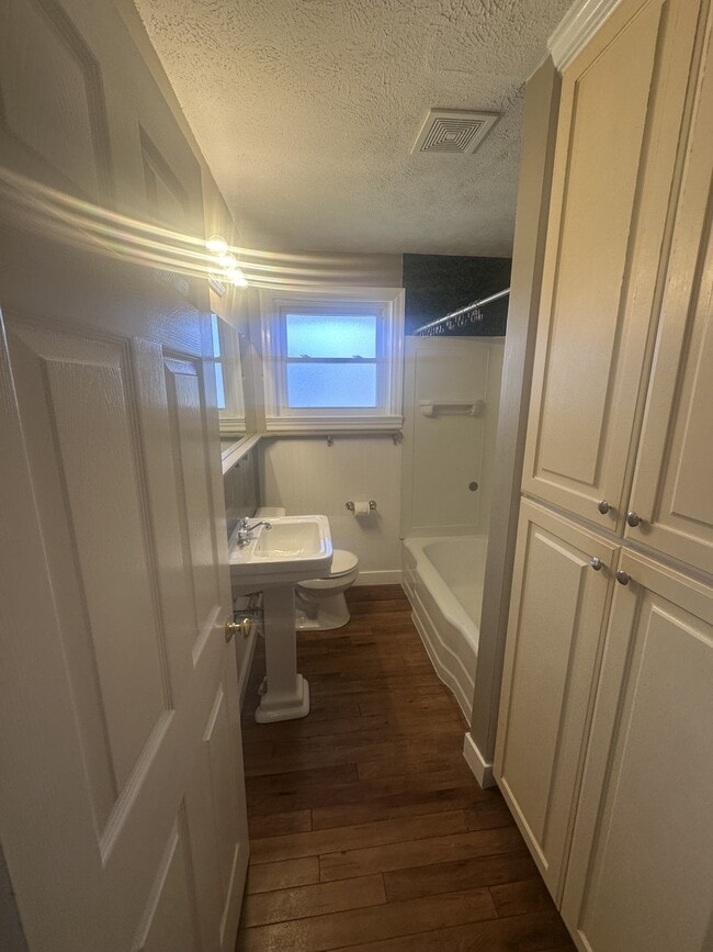 Photo - 150 Bernard Ct