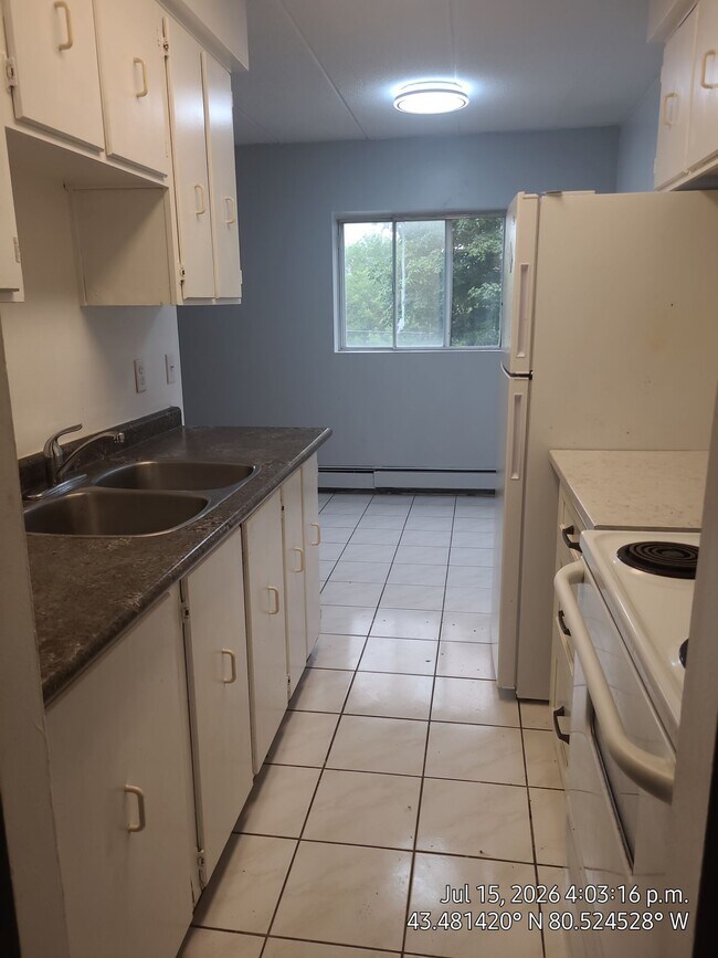 Photo - SPACIOUS ONE BEDROOM WITH BALCONY-WATERLOO ON Unité 104