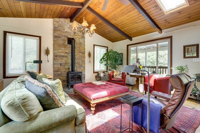 Building Photo - 4460 Lakeside Rd Unit ID1308110P