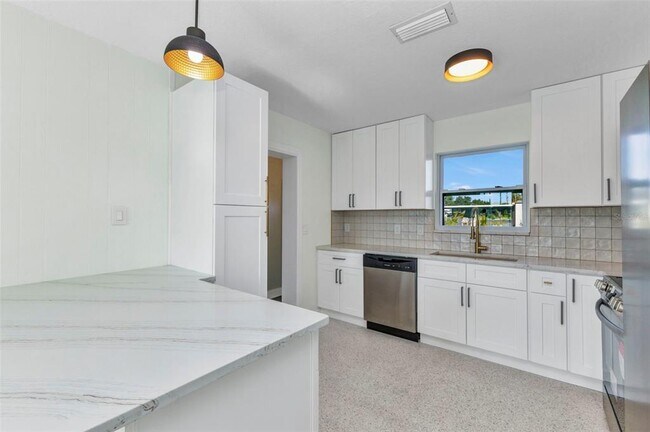 Photo - 1611 Sheehan Blvd