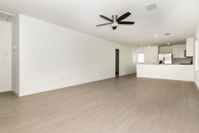 Photo - 1723 Crossbill St