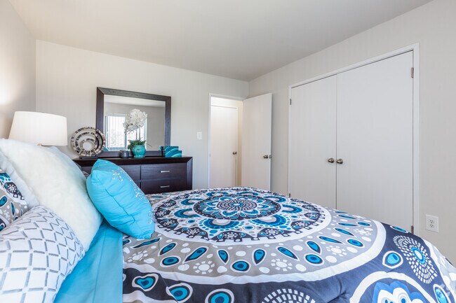 1BR, 1BA - 637SF