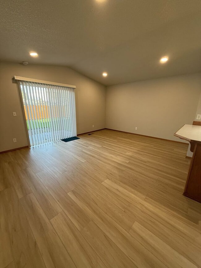 Photo - Newly Renovated 3B/2Ba Home in Quiet Neighborhood!