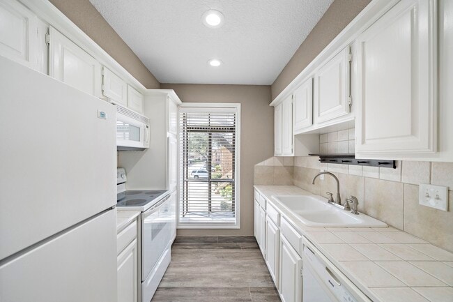 Photo - 1311 Antoine Dr