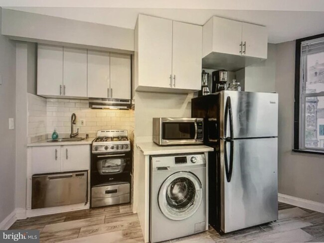 Photo - 2135 Walnut St Apartment Unit 901