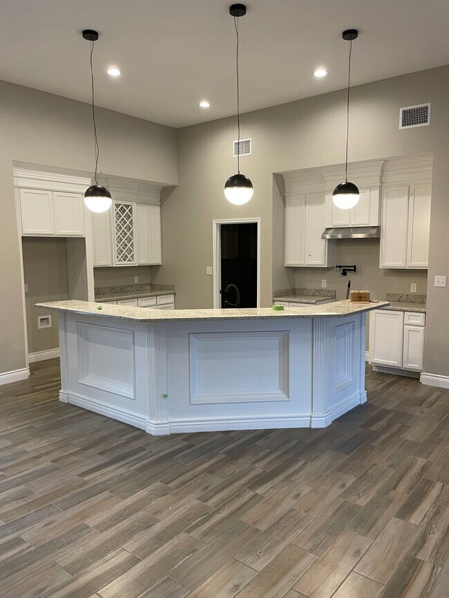 Photo - 404 Imelda Dr