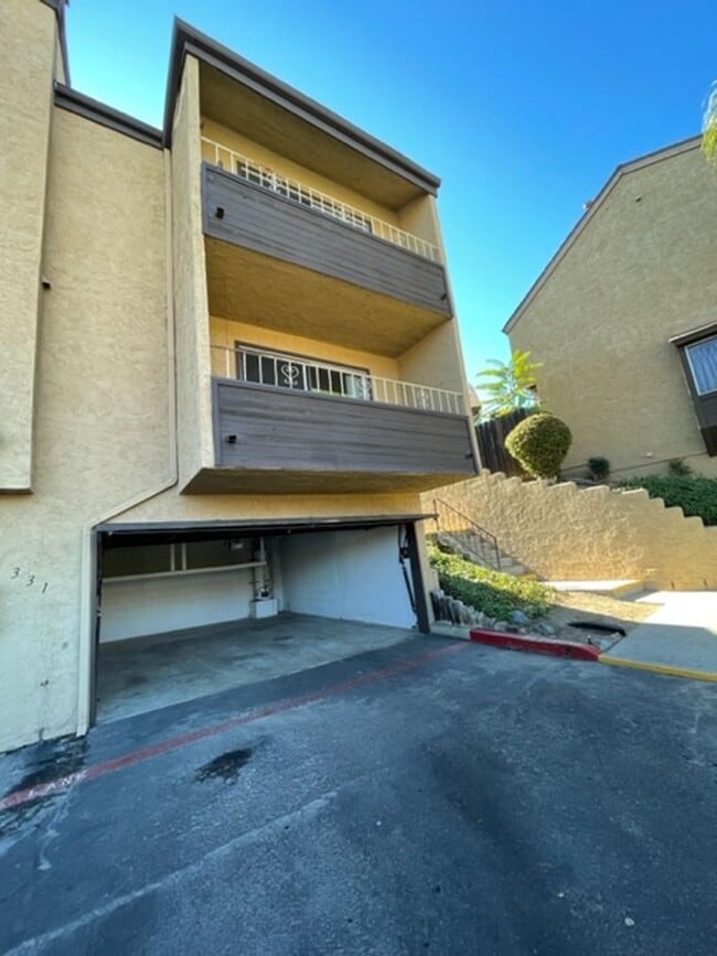 Building Photo - 331 Stone Edge Ct Unit 1