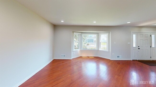 Photo - 77 Princess Dr