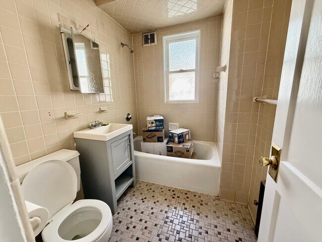 Building Photo - 112 College Ave Unit U1 Rental