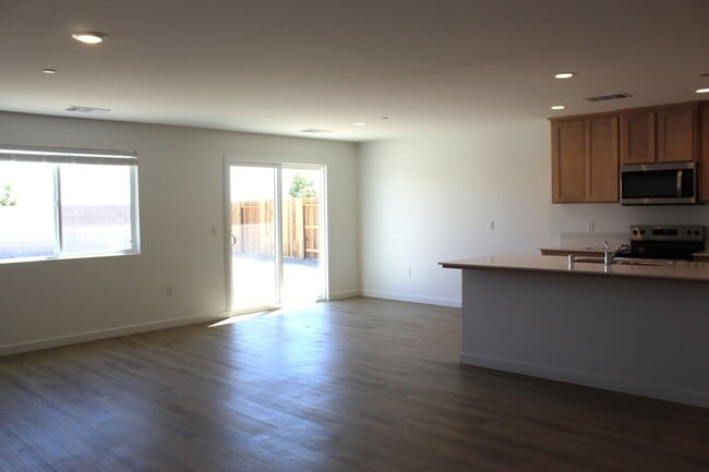 Photo - Sydney Park Home - New Home For Rent with ...
