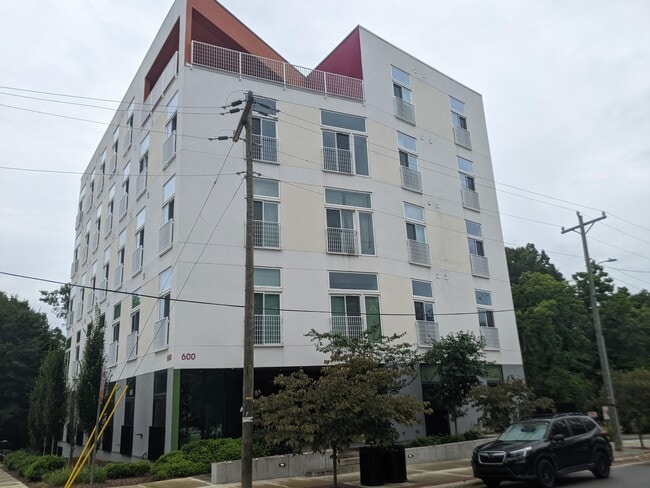 Building Photo - 600 S Duke St Rental