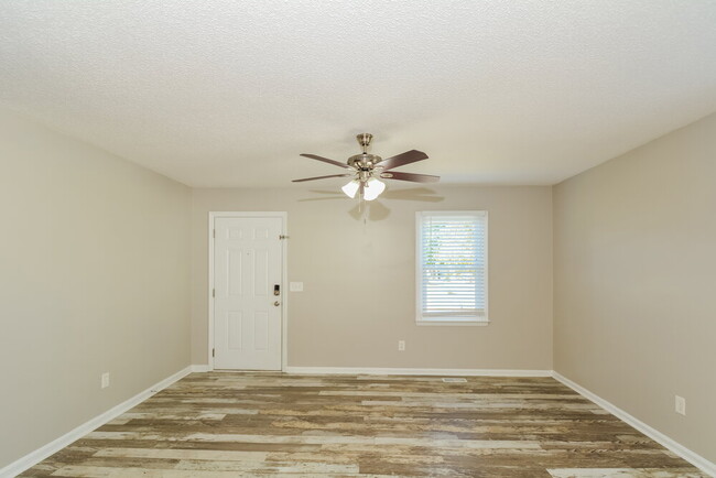 Photo - 808 Hepplewhite Ct