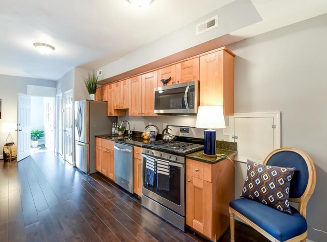 Building Photo - 1343 Bryant St NE