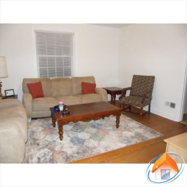 Photo - 247 Haines St