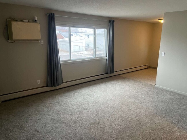 Photo - Spacious 3 Bedroom Apartment
