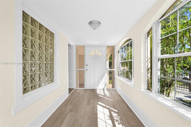Photo - 511 NW 44th St Unidad A