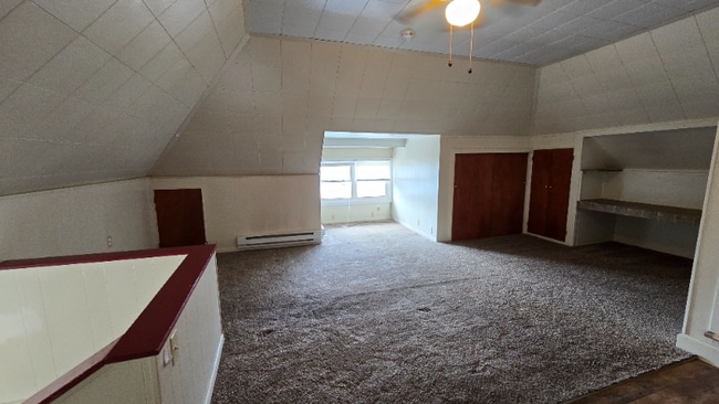 Building Photo - 227 W Oak St Rental
