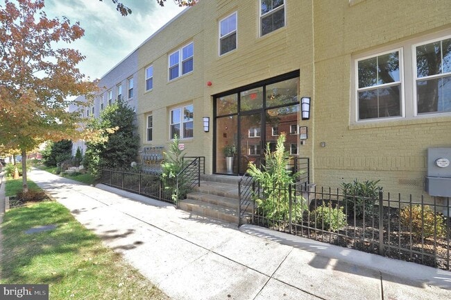 Photo - 417 18th St NE Apartment Unit 201