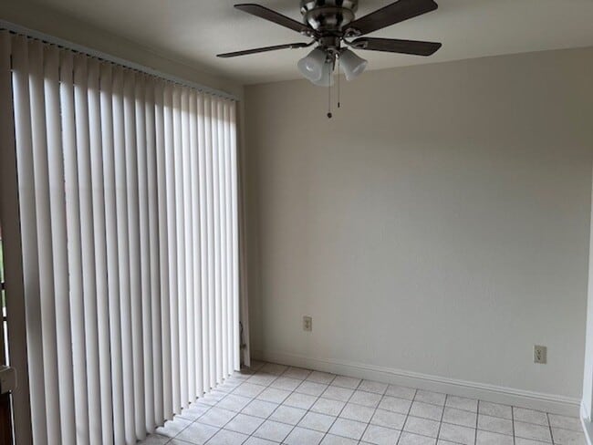 Photo - Spacious Greenhaven duplex with fresh paint, new laminate floors and vaulted ceilings. Unit 8121001002/41