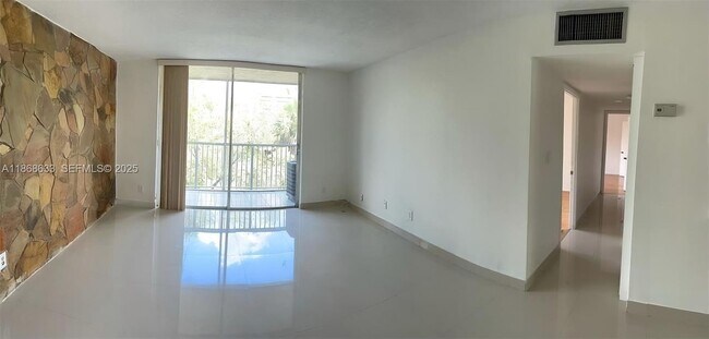 Photo - 8405 NW 8th St Unidad 409